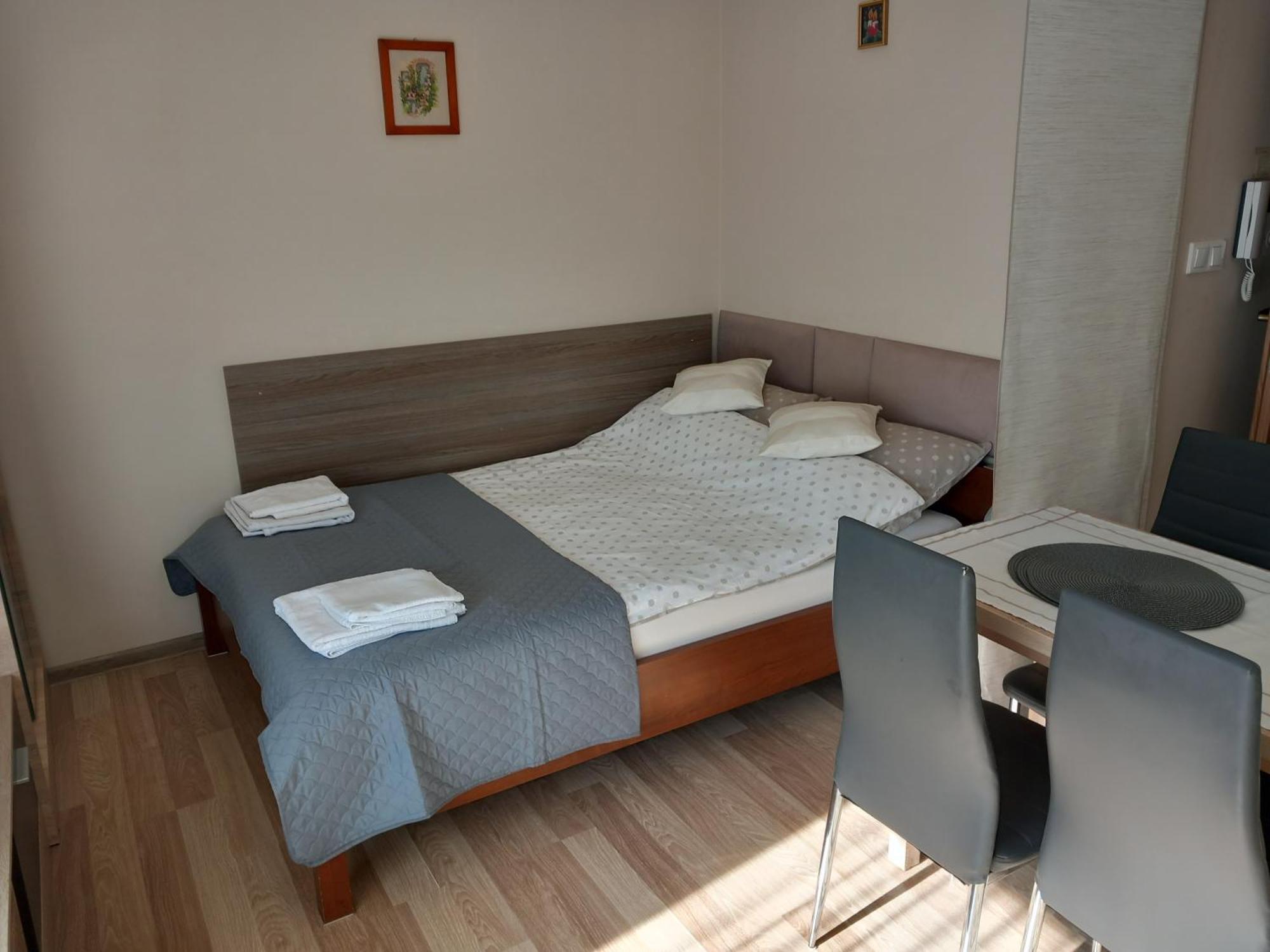 Apartament Jelenia Gora - Cieplice Buitenkant foto