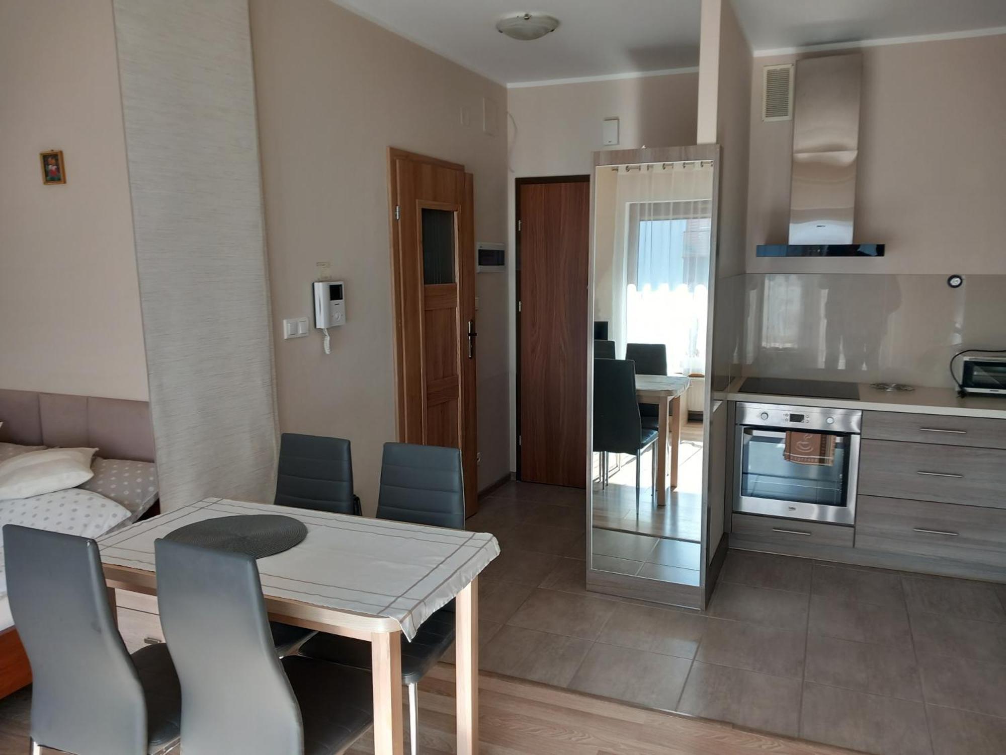 Apartament Jelenia Gora - Cieplice Buitenkant foto