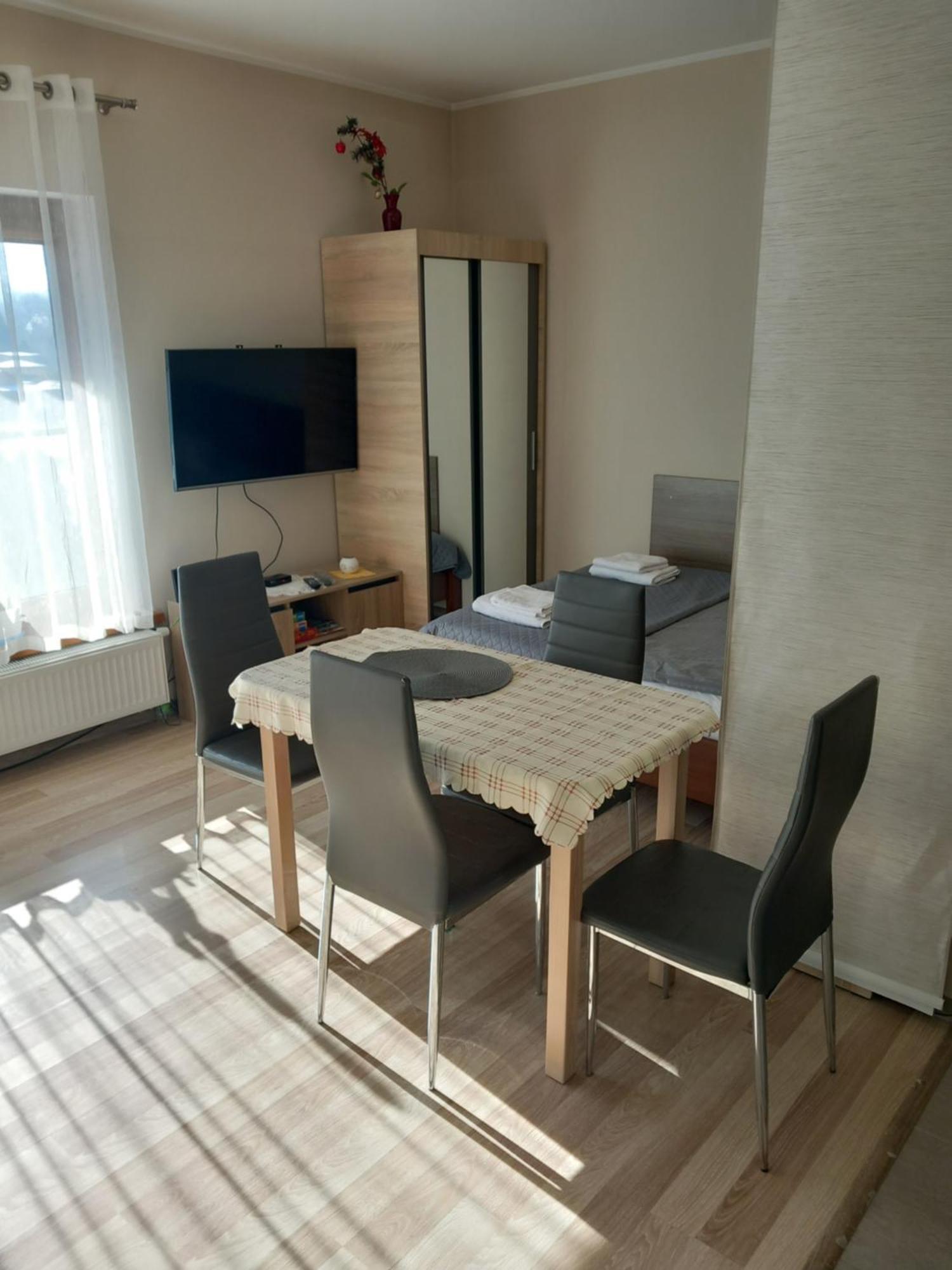Apartament Jelenia Gora - Cieplice Buitenkant foto
